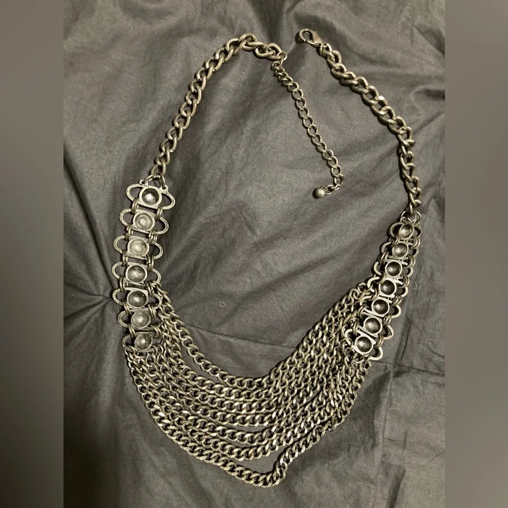 Metal necklace